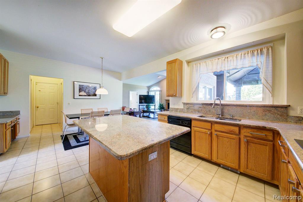 6813 Poppleton Road Canton, MI 48187 - Photo 16 of 67