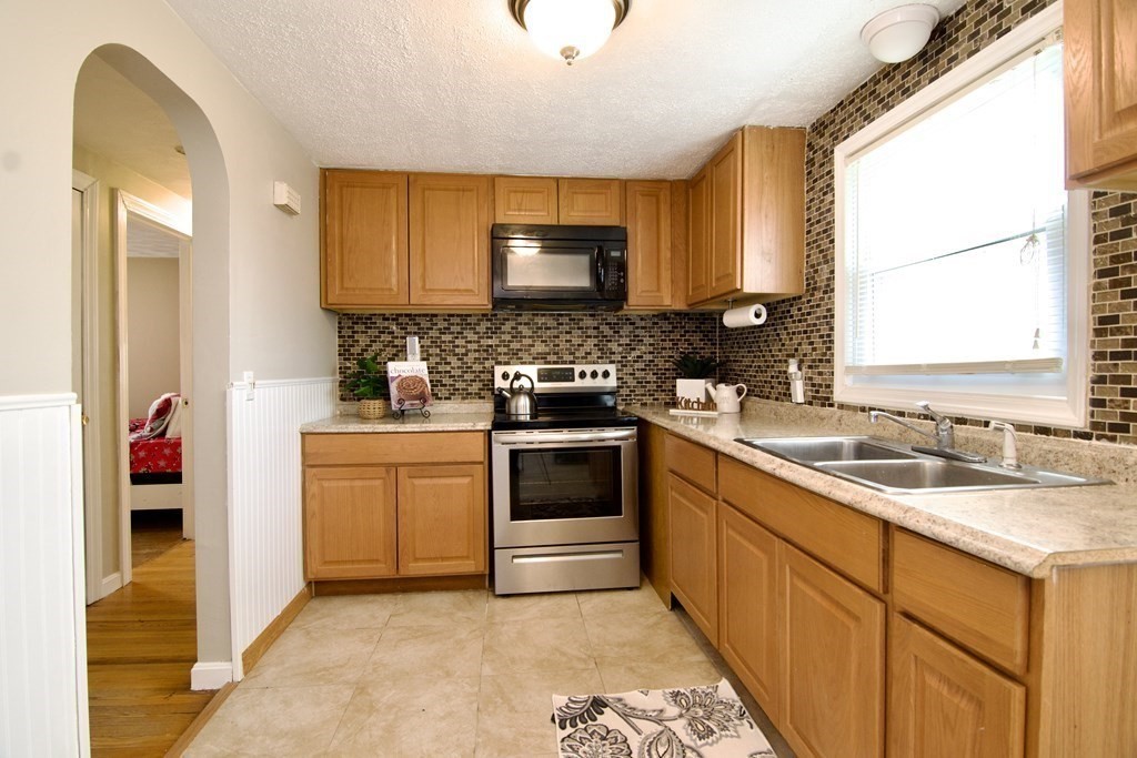 212 West Allen Ridge Road Springfield, MA 01118 - Photo 12 of 42