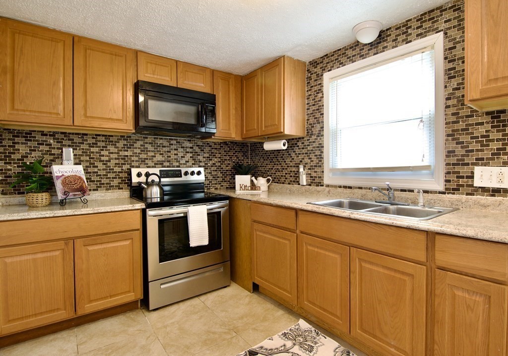 212 West Allen Ridge Road Springfield, MA 01118 - Photo 8 of 42