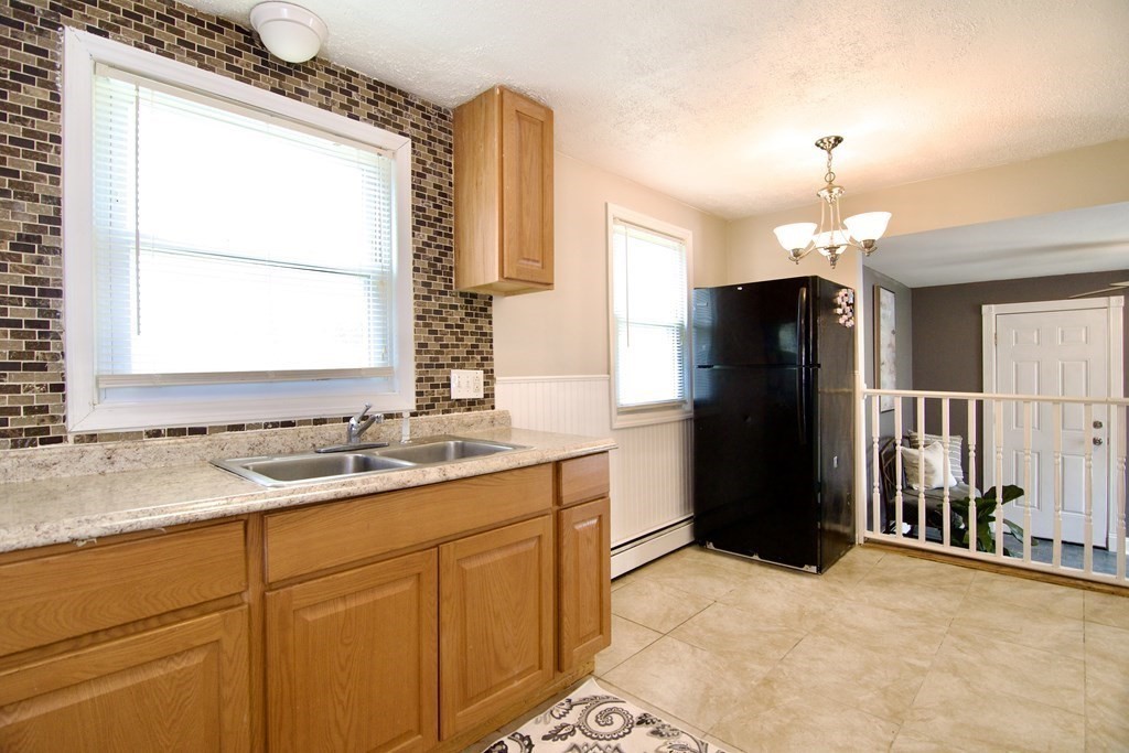 212 West Allen Ridge Road Springfield, MA 01118 - Photo 10 of 42