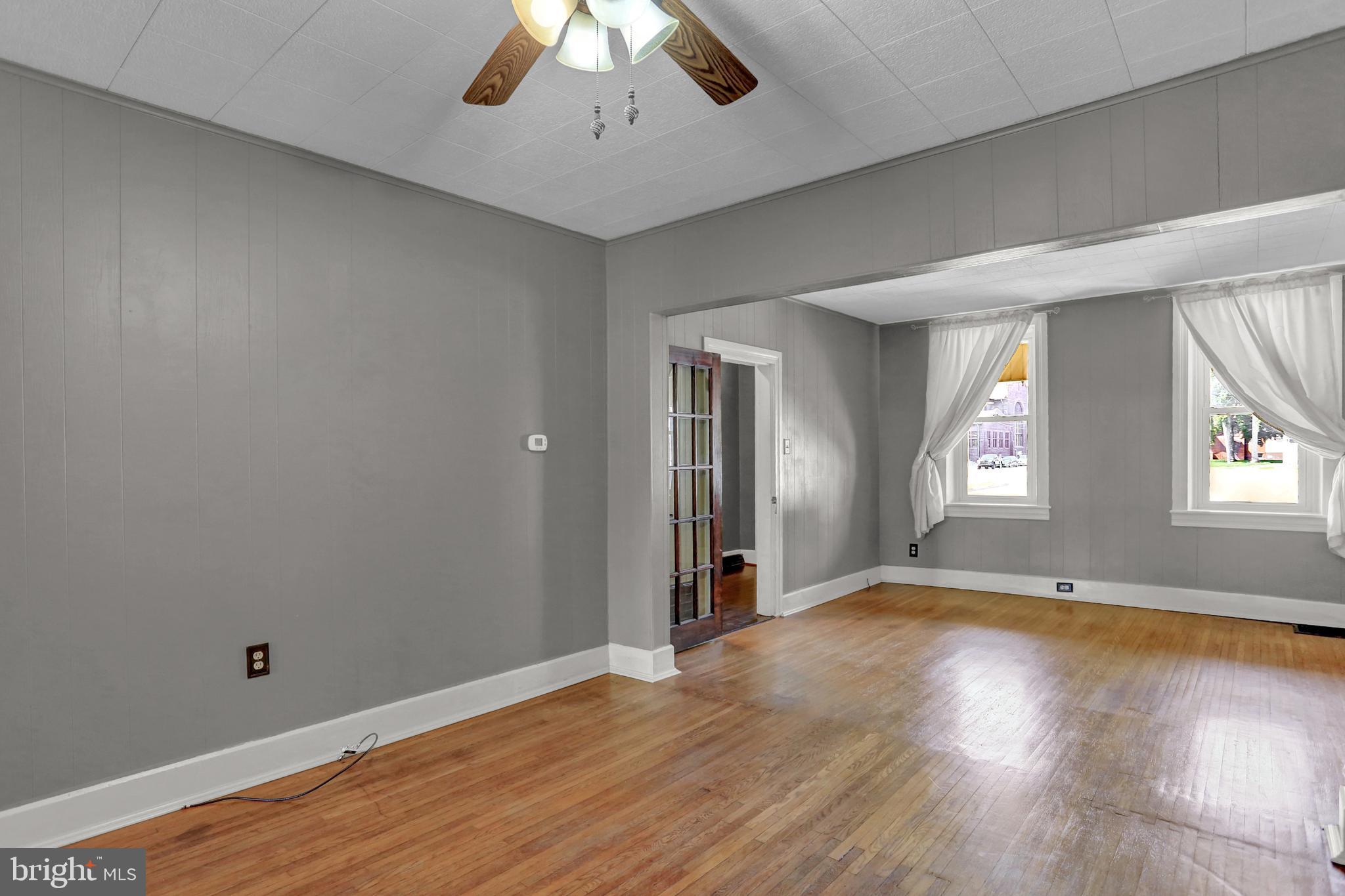 183 South East Street Spring Grove, PA 17362 - Photo 4 of 37