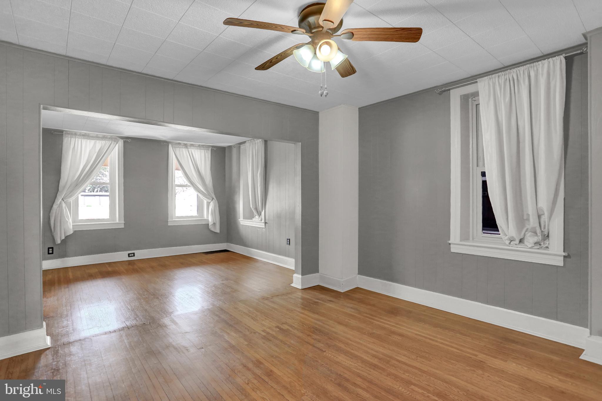 183 South East Street Spring Grove, PA 17362 - Photo 5 of 37