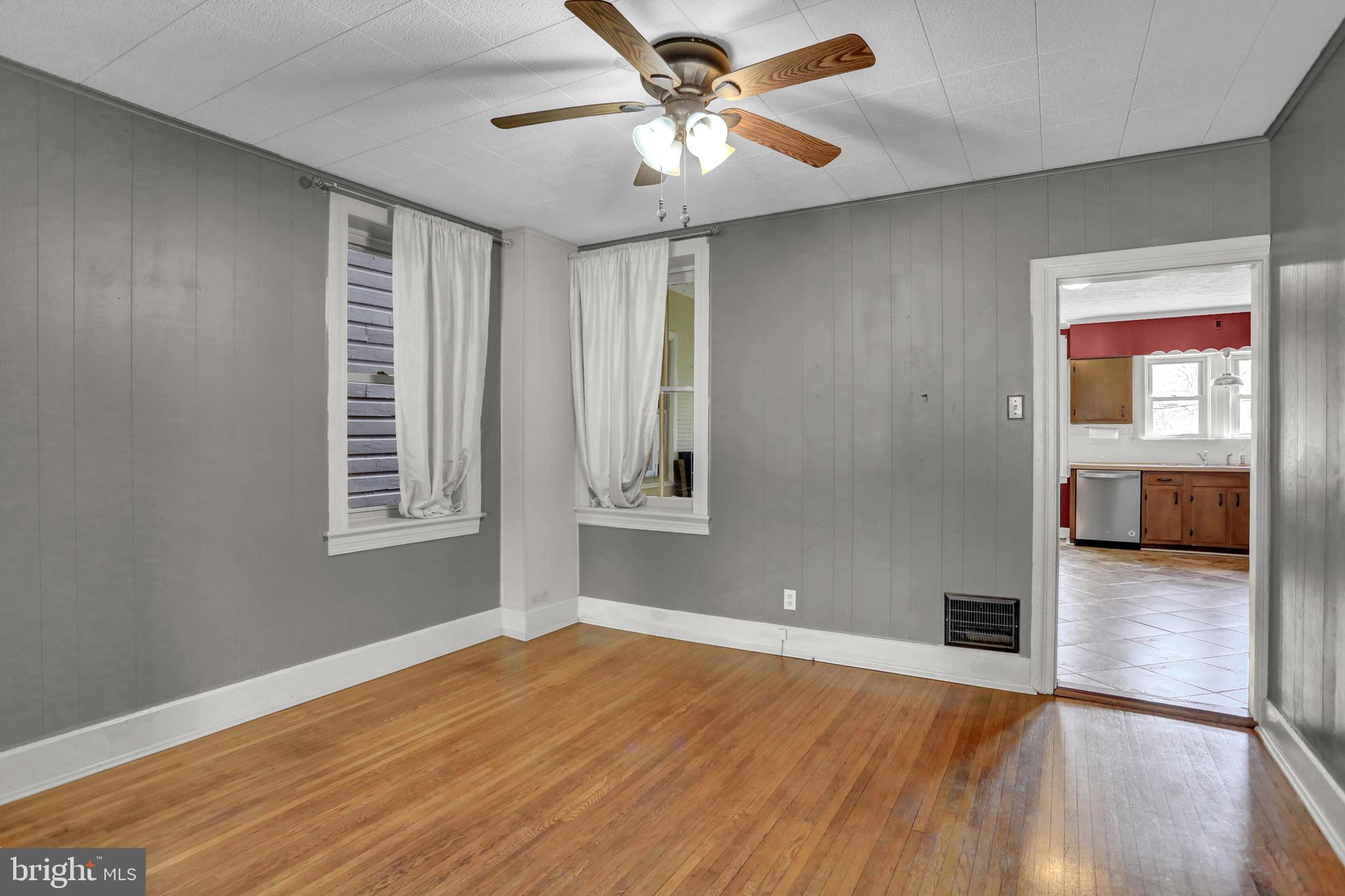 183 South East Street Spring Grove, PA 17362 - Photo 8 of 37