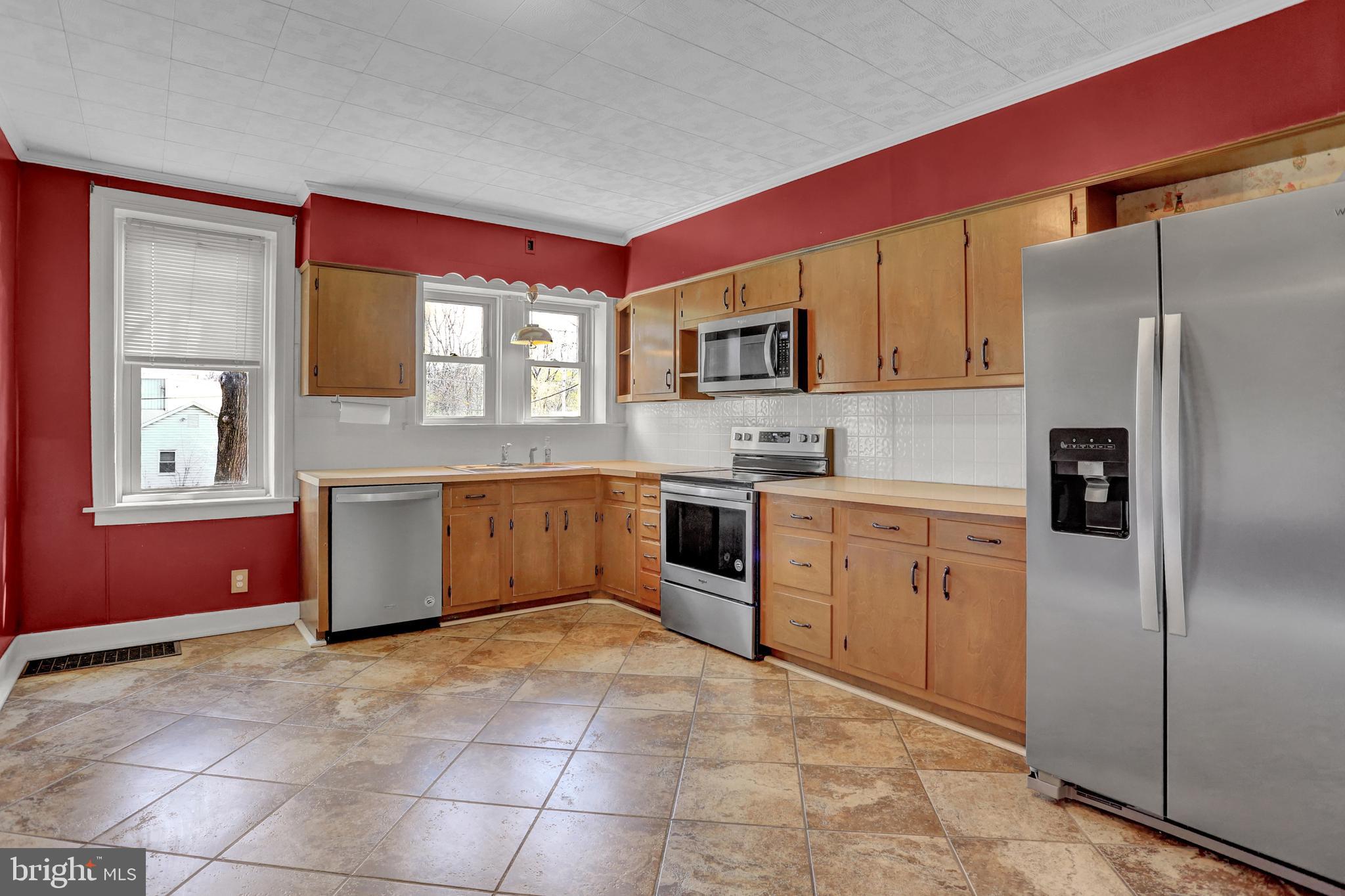 183 South East Street Spring Grove, PA 17362 - Photo 9 of 37