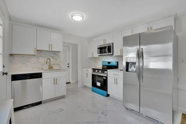 $329,900 | 100 Abbott Street, Springfield, MA 01118