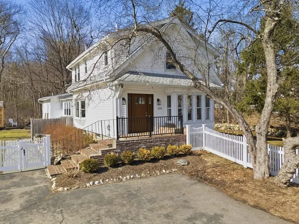 $699,900 | 225 Pleasant Street, Millis, MA 02054