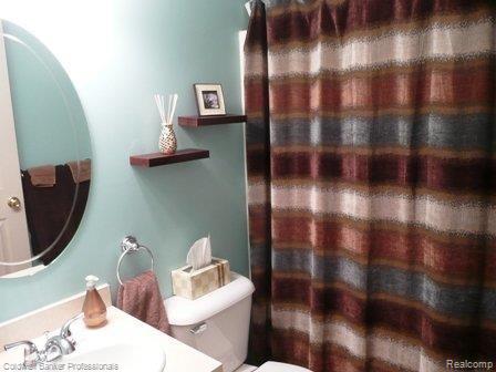 4355 Budd Road Waterford, MI 48329 - Photo 12 of 18 Bathroom