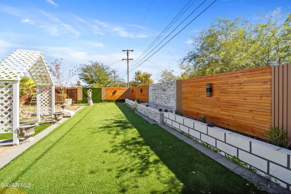 a view of an outdoor space