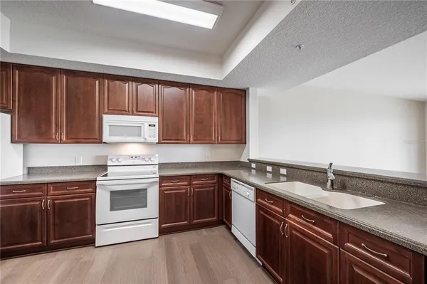 $2,400 | 6336 Buford Street, Unit 203, Orlando, FL 32835