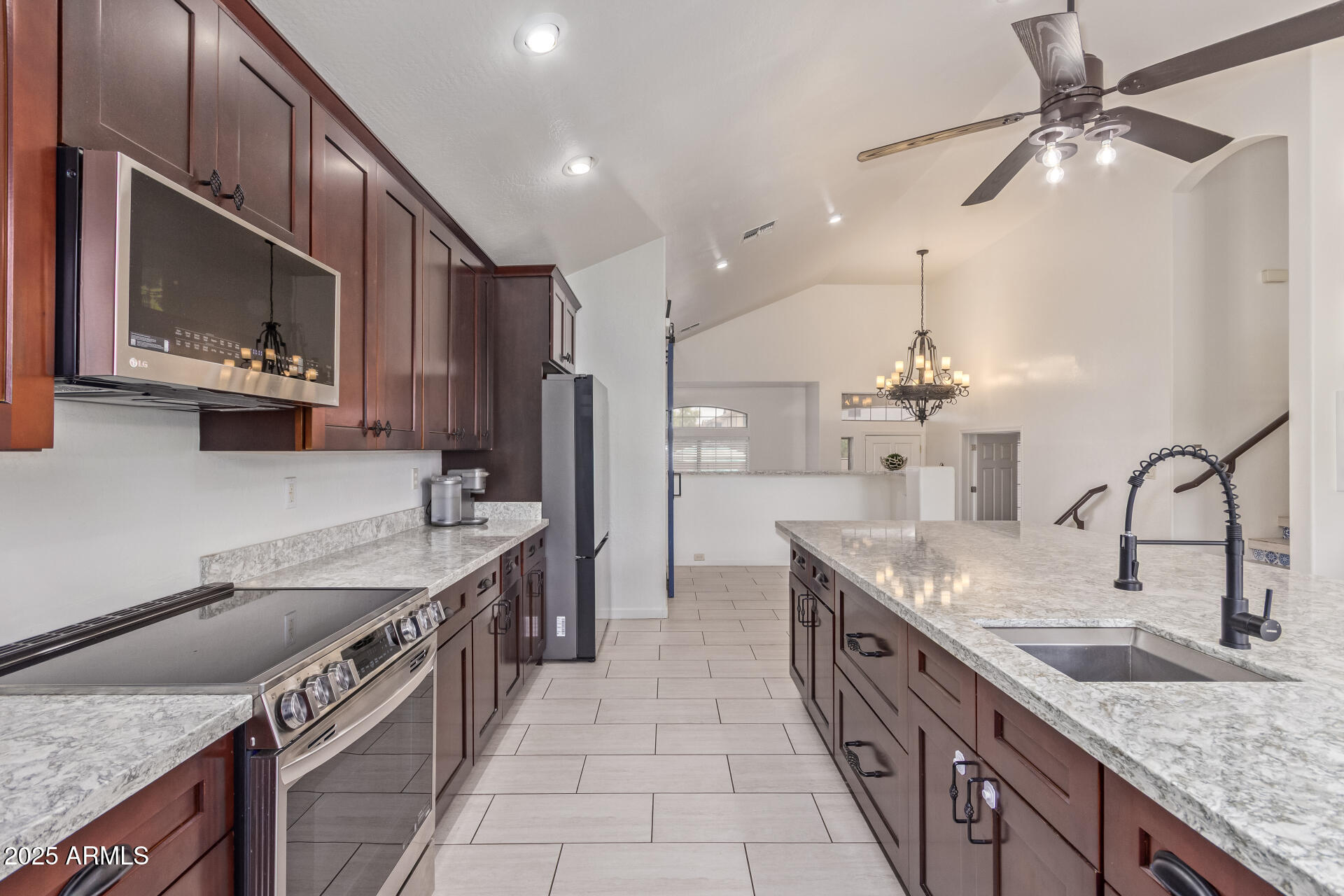 2140 South Drexel Mesa, AZ 85209 - Photo 8 of 45 22-Drexel