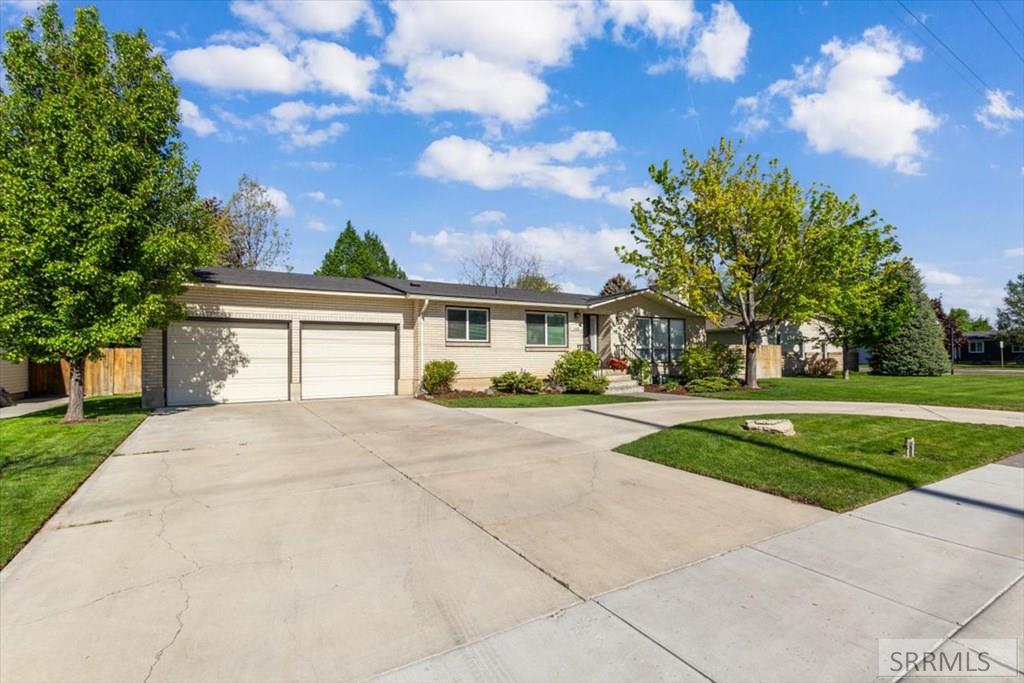 148 South 5th West Rexburg, ID 83440 - Photo 3 of 38 Convenient Circular Driveway