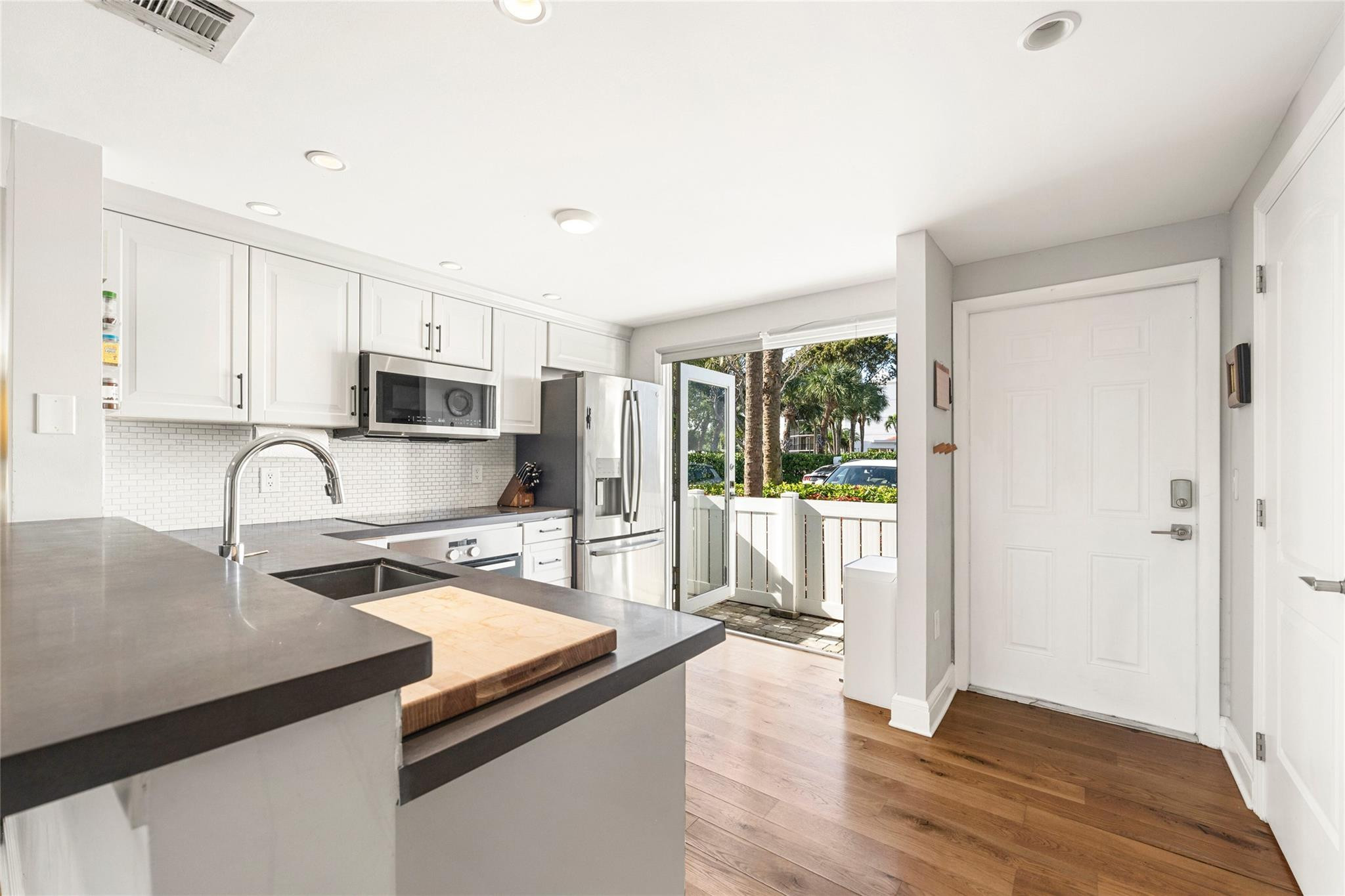 998 Jeffery Street Boca Raton, FL 33487 - Photo 5 of 33 Photo 5