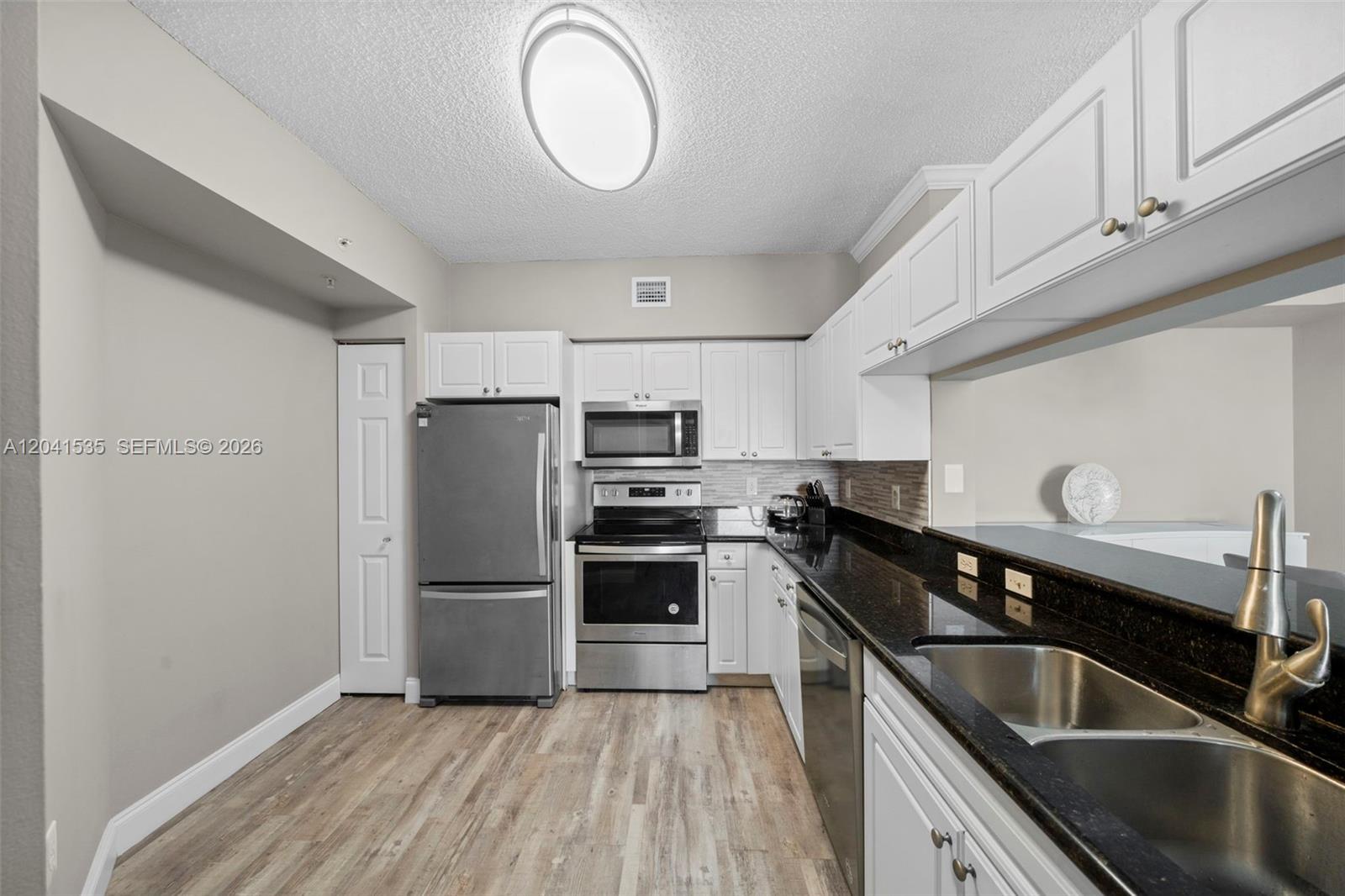 17150 North Bay Road, Unit 2913 Sunny Isles Beach, FL 33160 - Photo 11 of 24