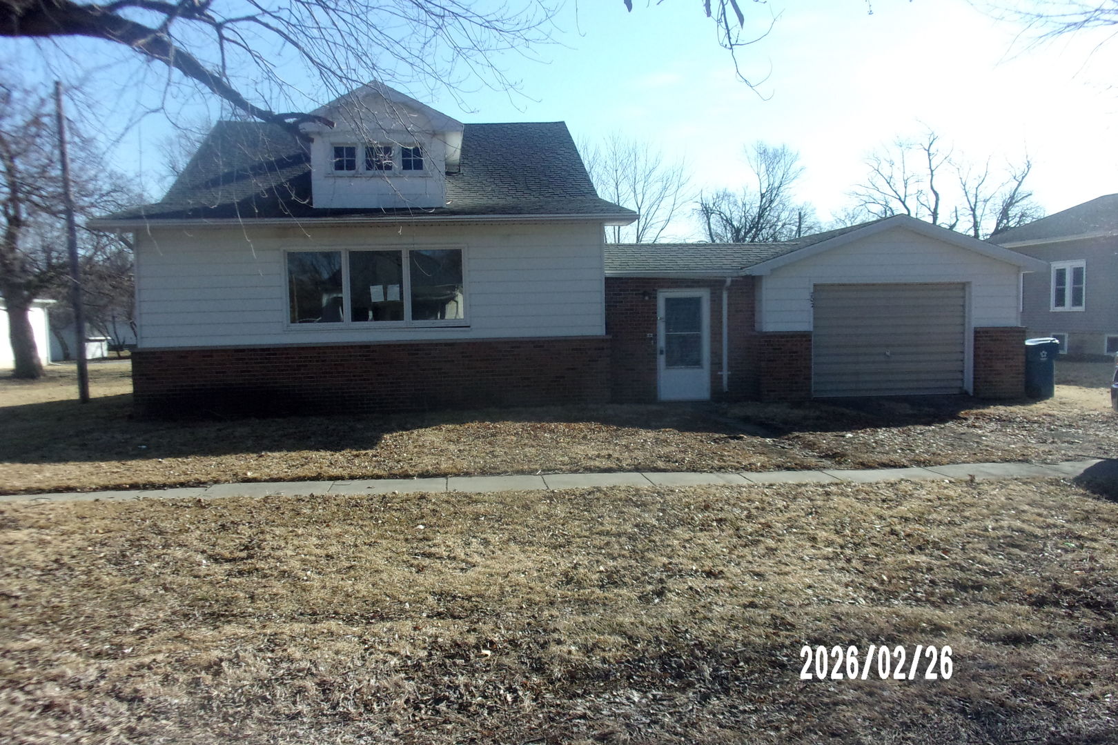 202 North Harrison Street Flanagan, IL 61740 - Photo 2 of 16 a front view of a house with a yard