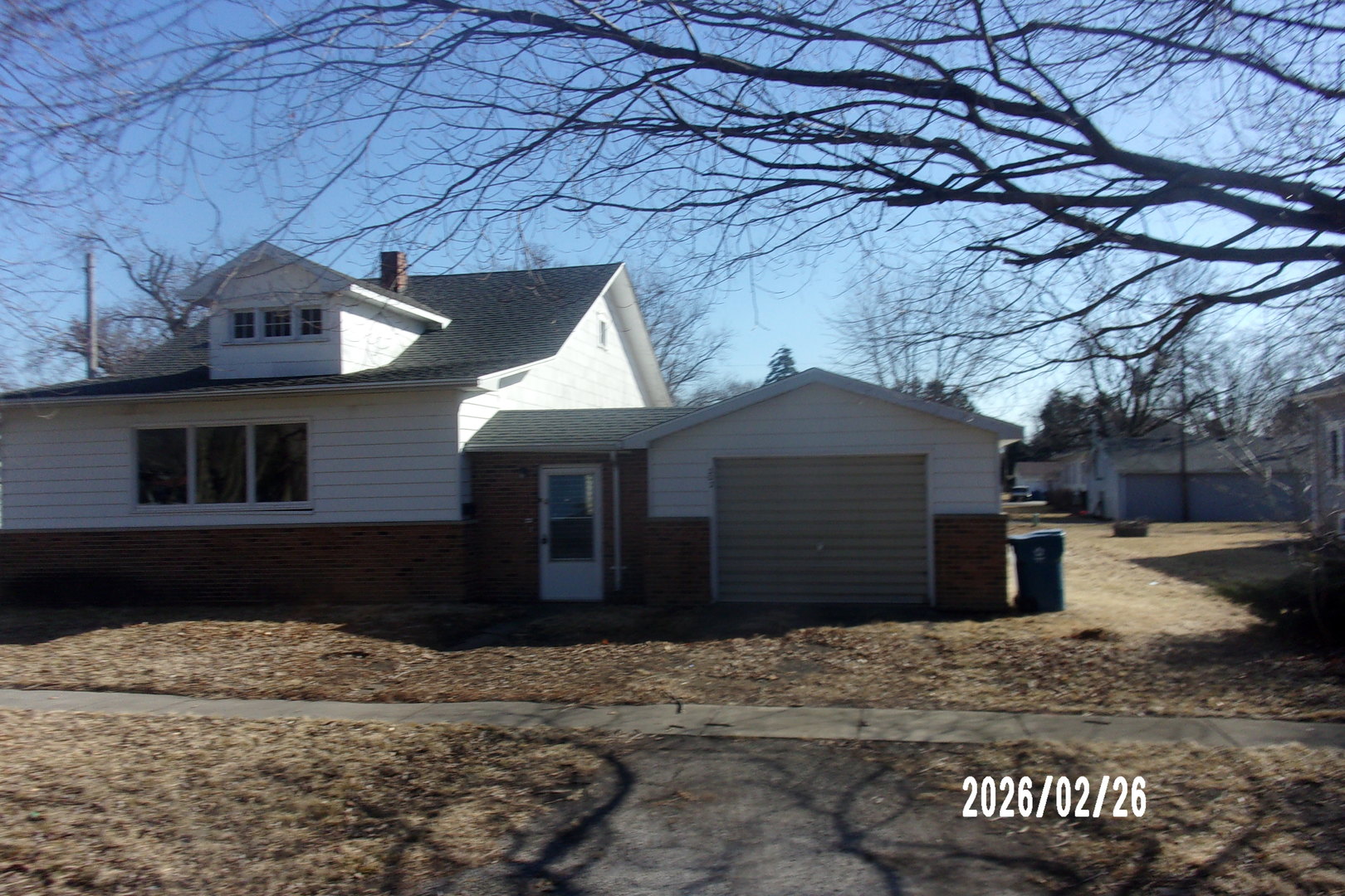 202 North Harrison Street Flanagan, IL 61740 - Photo 3 of 16 a front view of a house with a yard