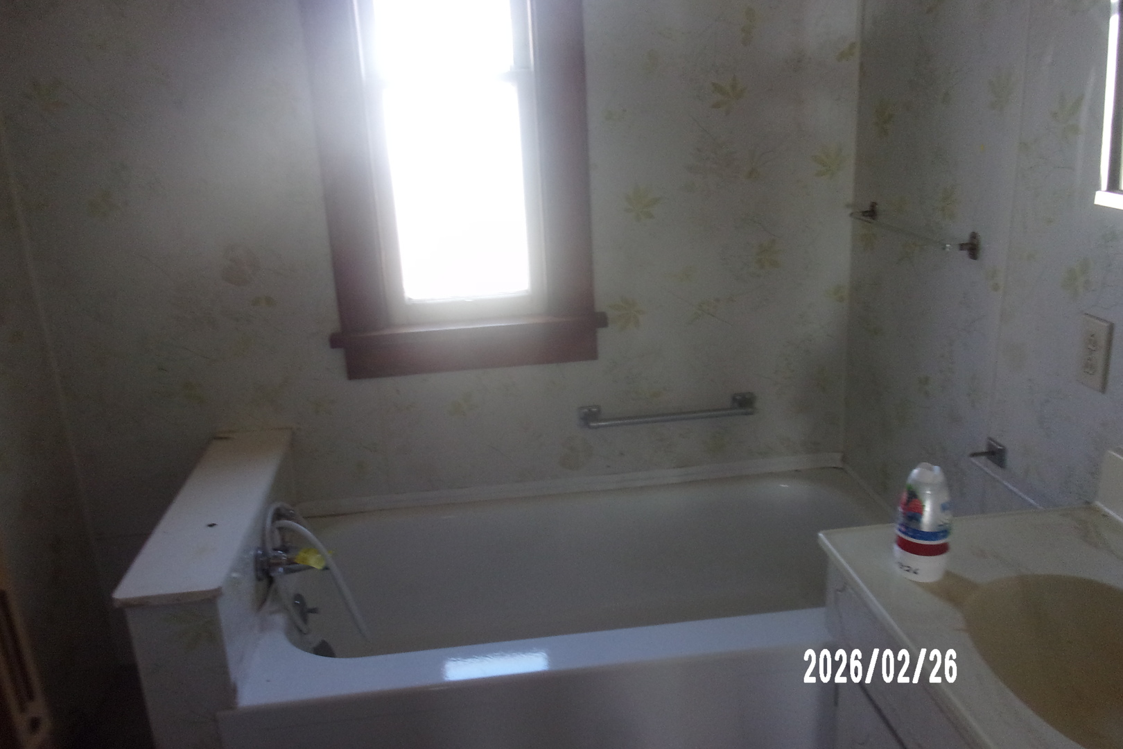 202 North Harrison Street Flanagan, IL 61740 - Photo 9 of 16 a bath tub sitting next to a window