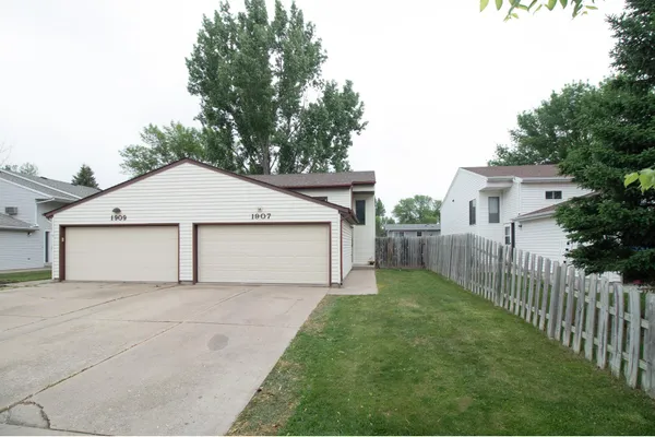 $240,000 | 1907 29th Avenue South, Fargo, ND 58103