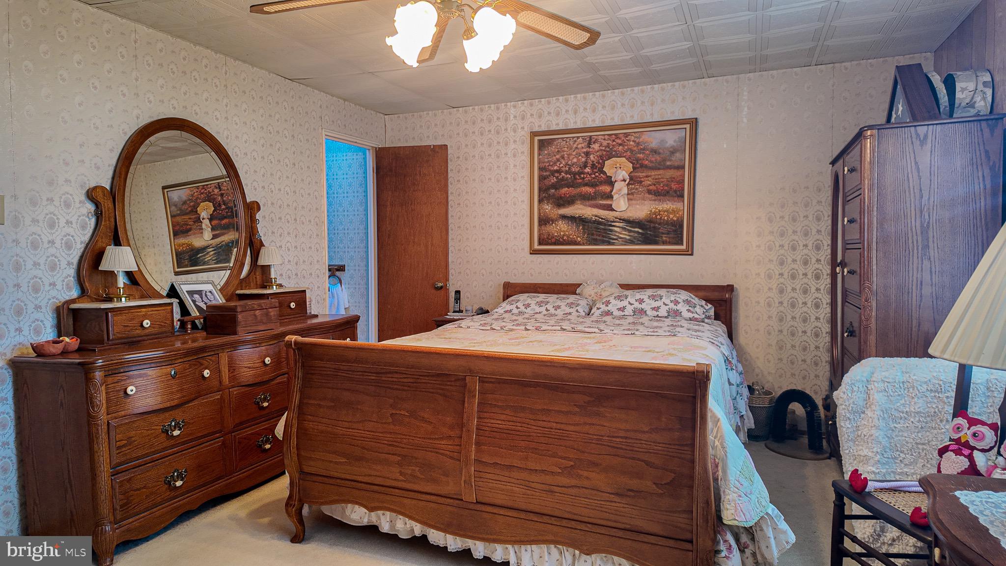 10964 Kipling Lane Philadelphia, PA 19154 - Photo 13 of 31 a room with a bed and furniture