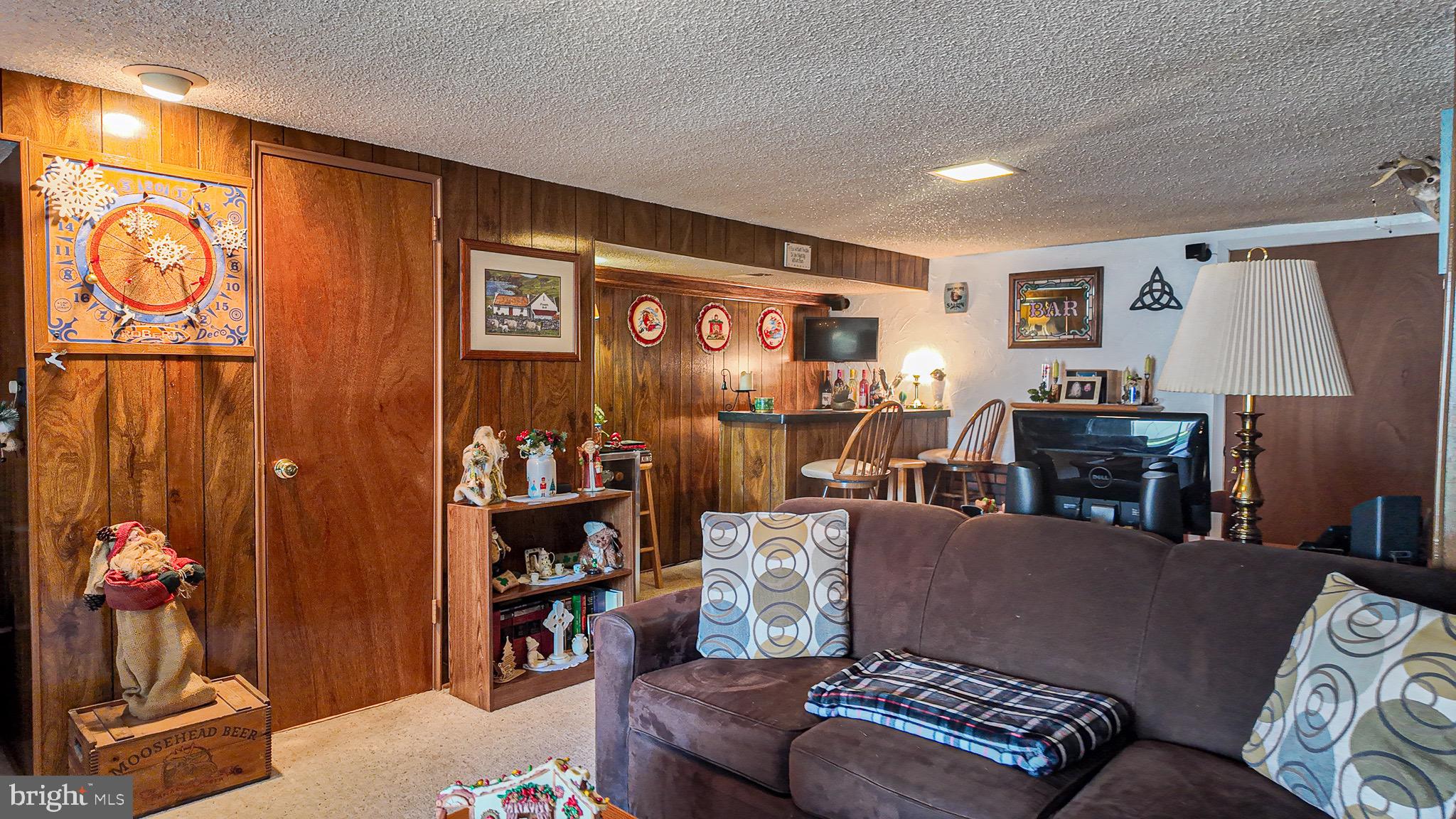 10964 Kipling Lane Philadelphia, PA 19154 - Photo 24 of 31 a living room with furniture and a lamp