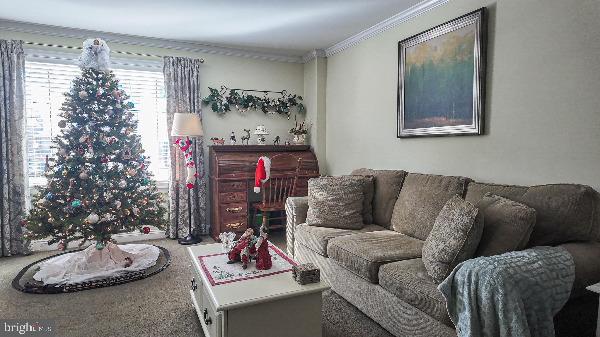 10964 Kipling Lane Philadelphia, PA 19154 - Photo 7 of 31 a living room with furniture and a couch