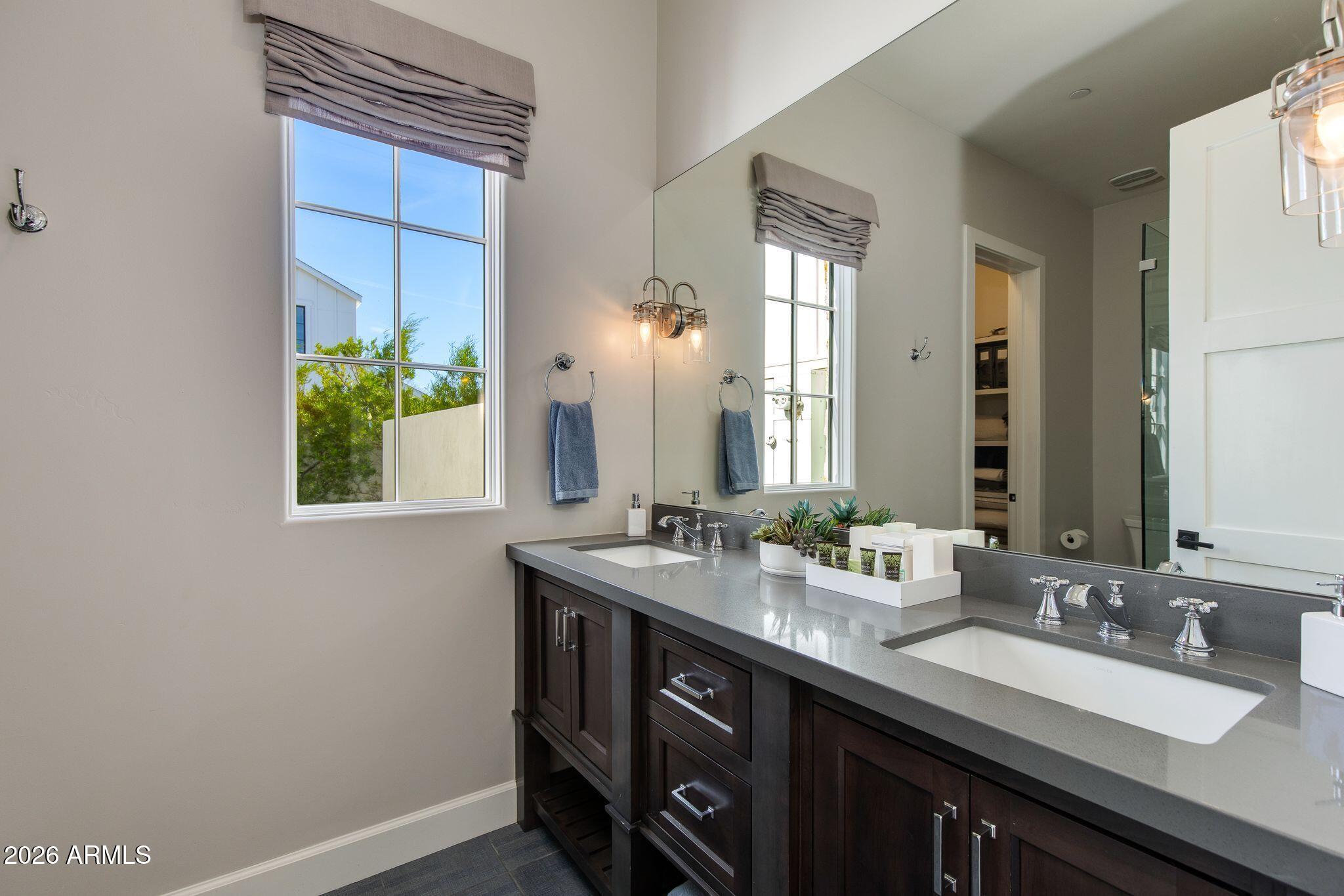 4408 37th Way Phoenix, AZ 85018 - Photo 14 of 23 Bath 2