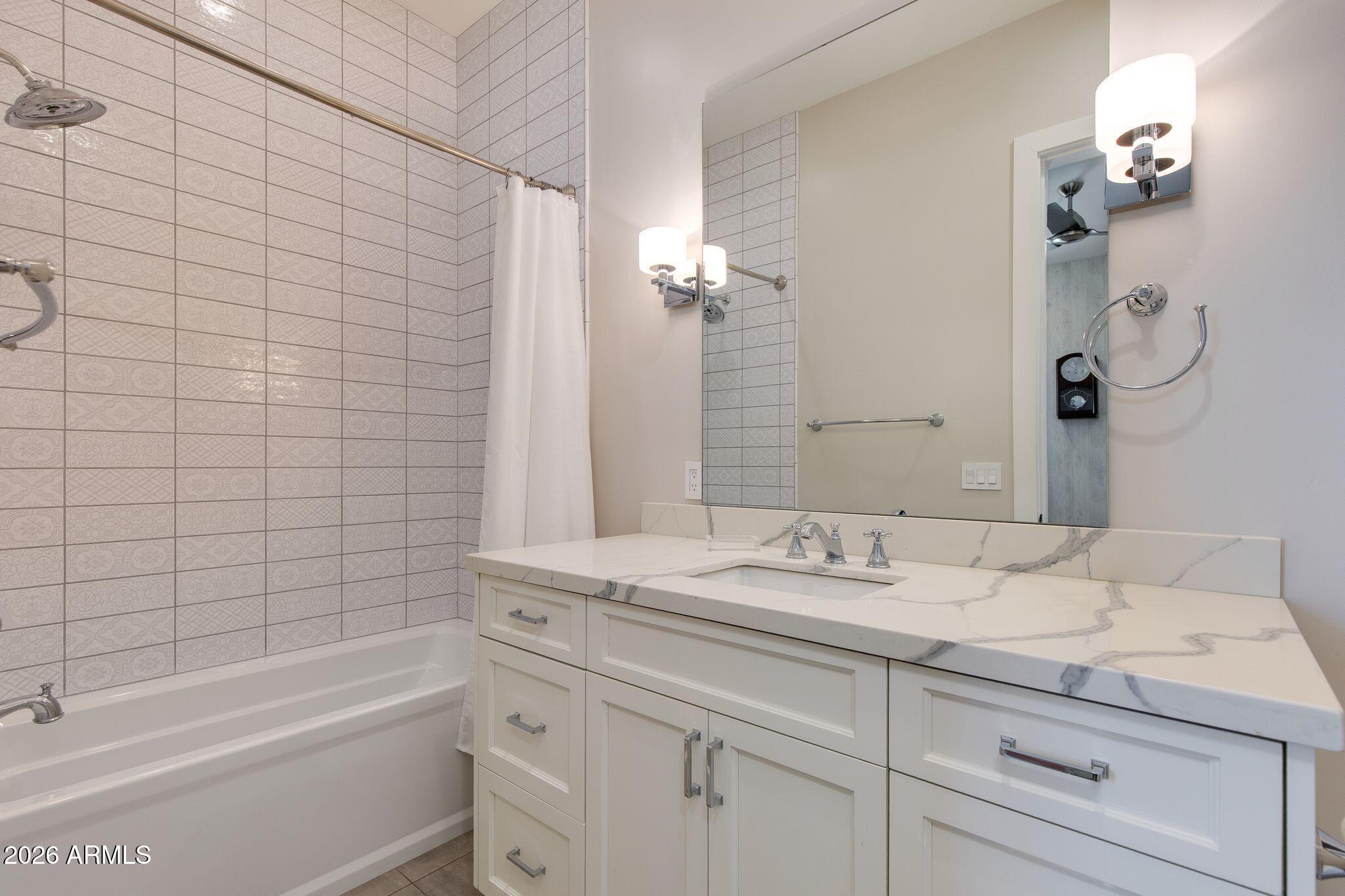 4408 37th Way Phoenix, AZ 85018 - Photo 18 of 23 Bath 4