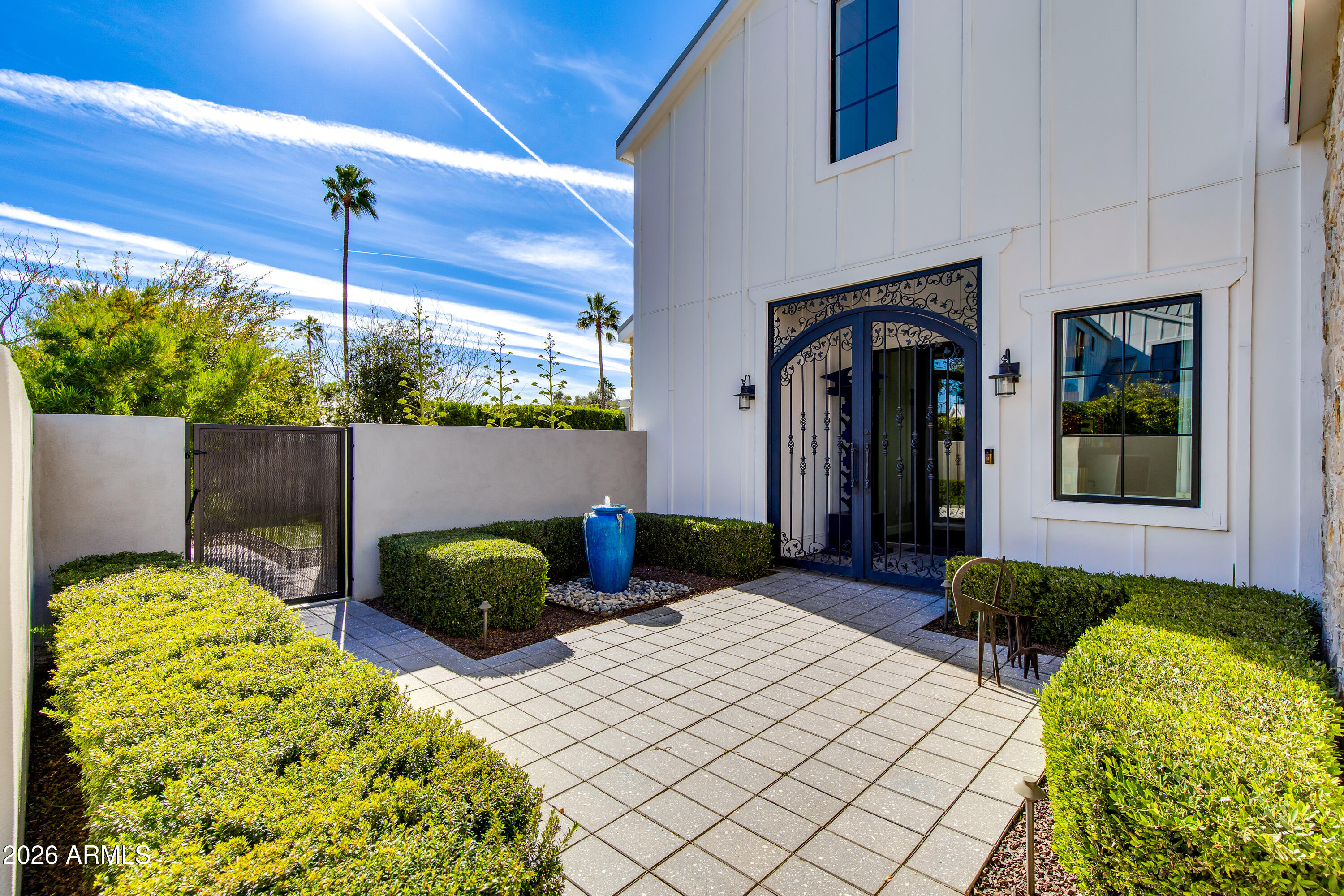 4408 37th Way Phoenix, AZ 85018 - Photo 3 of 23 Entrance