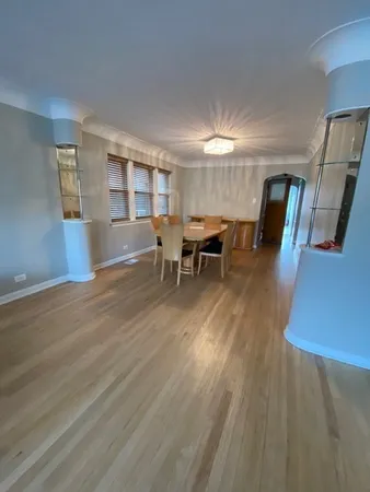 $2,000 | 1806 Grove Avenue, Unit 1, Berwyn, IL 60402