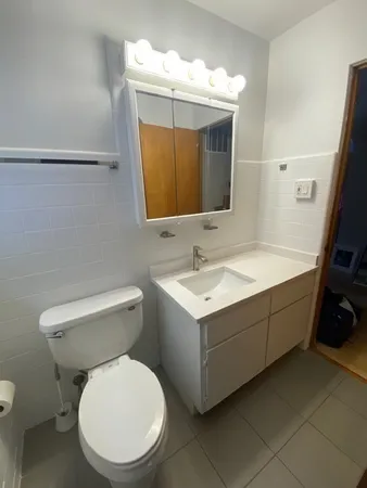 $2,000 | 1806 Grove Avenue, Unit 1, Berwyn, IL 60402