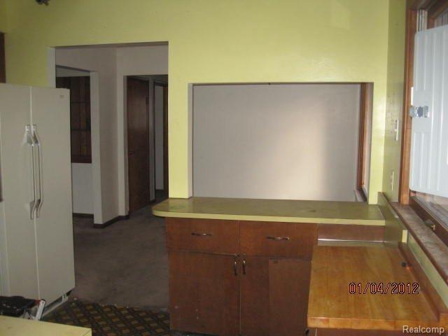 8700 River Valley Road Brighton, MI 48116 - Photo 11 of 13 KITCHEN.jpg