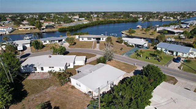 $190,000 | 140 Palmetto Circle Northeast, Port Charlotte, FL 33952