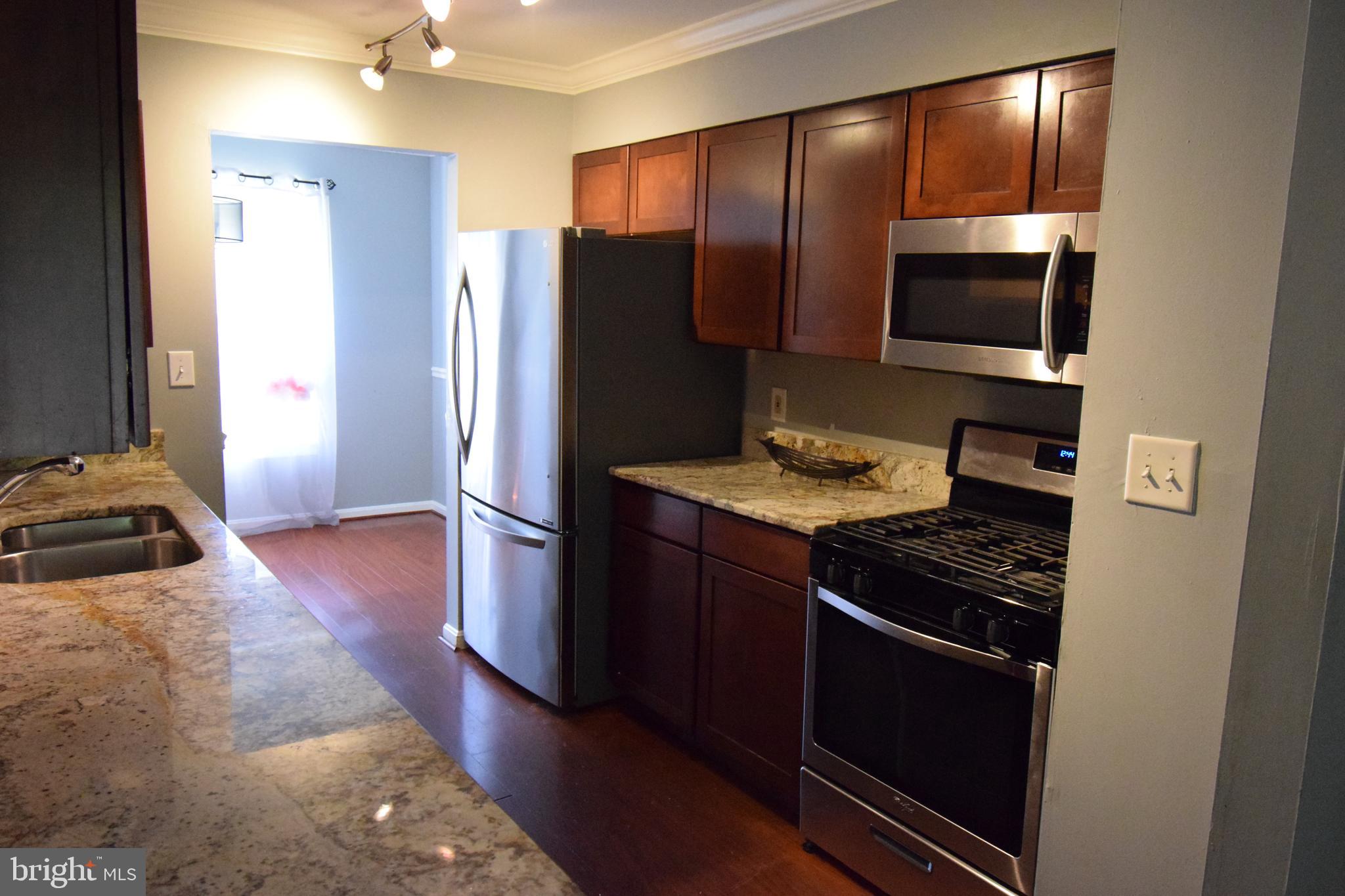 39 Top View Court Baltimore, MD 21244 - Photo 4 of 29