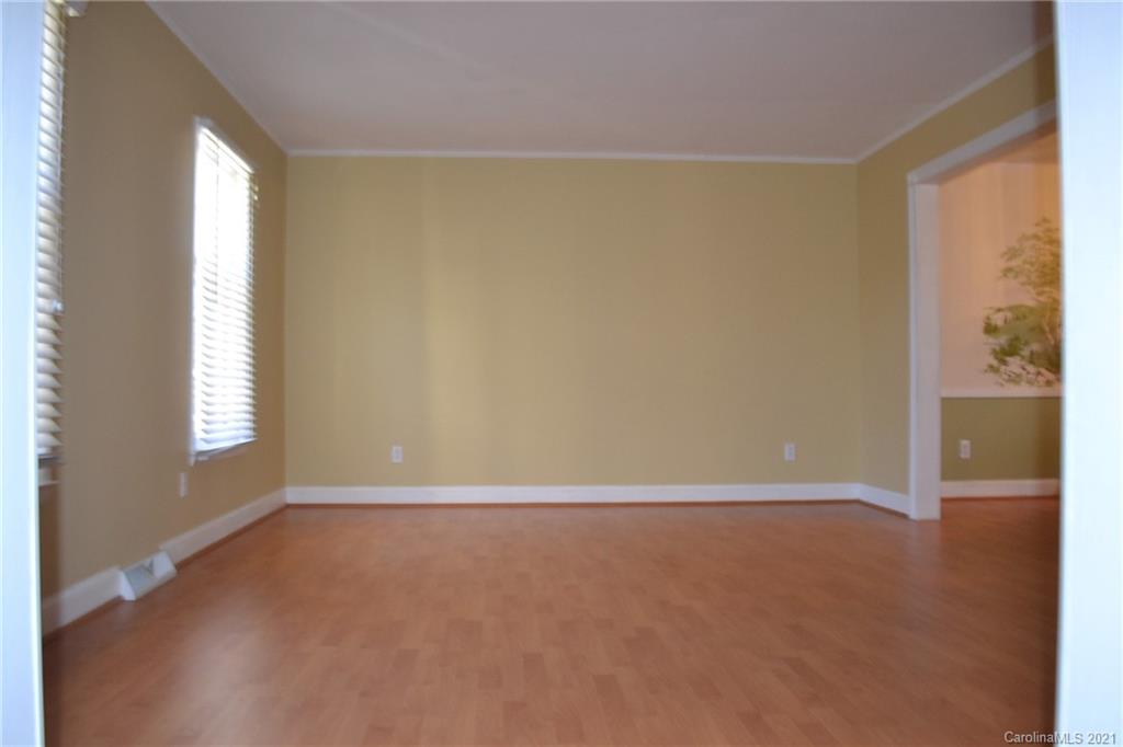 6017 Eastbrook Road Charlotte, NC 28215 - Photo 2 of 15 Gallery Image 2