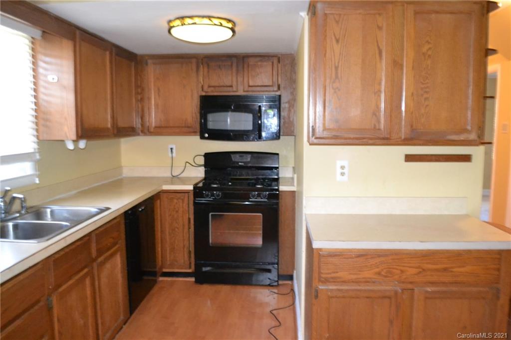 6017 Eastbrook Road Charlotte, NC 28215 - Photo 4 of 15 Gallery Image 4