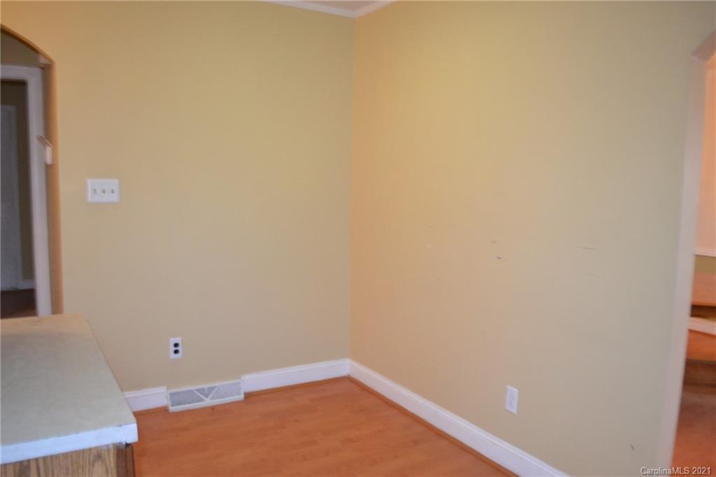 6017 Eastbrook Road Charlotte, NC 28215 - Photo 6 of 15 Gallery Image 6