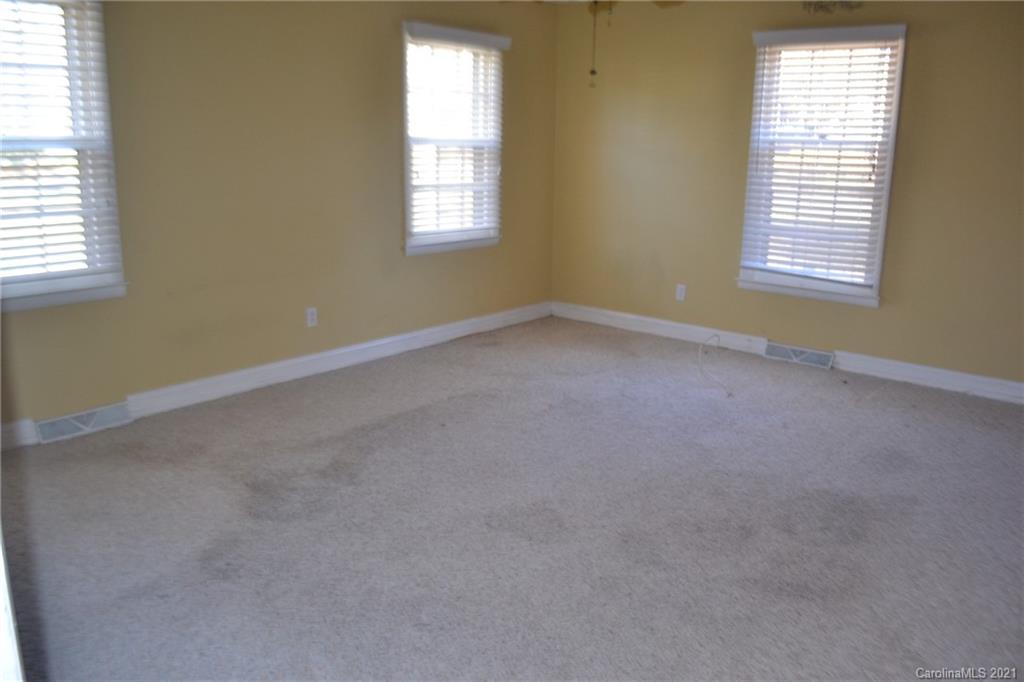 6017 Eastbrook Road Charlotte, NC 28215 - Photo 8 of 15 Gallery Image 8