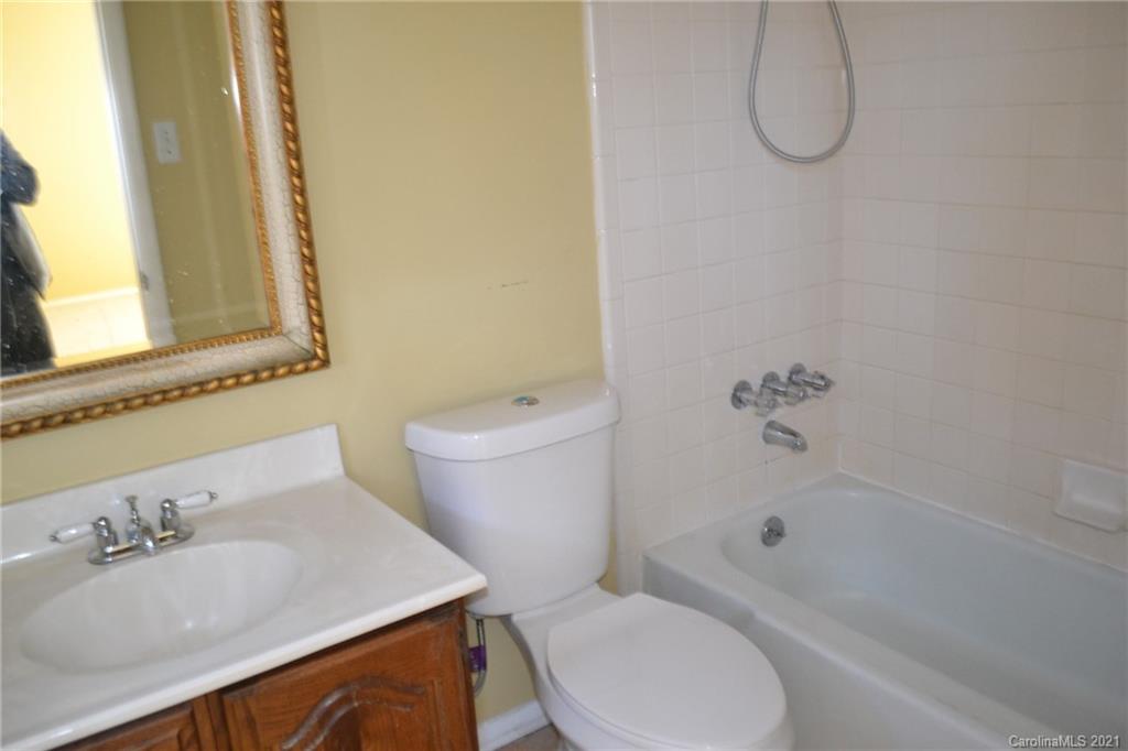6017 Eastbrook Road Charlotte, NC 28215 - Photo 10 of 15 Gallery Image 10