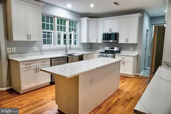 $1,150,000 | 43759 Mink Meadows Street, Chantilly, VA 20152