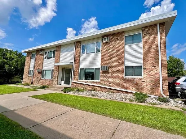 $1,475 | 553 Lemon Street North, Unit 5, North Hudson, WI 54016