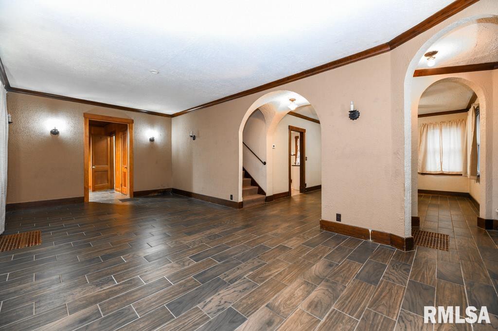 401 East State Street Manito, IL 61546 - Photo 6 of 35 Gallery Image 6