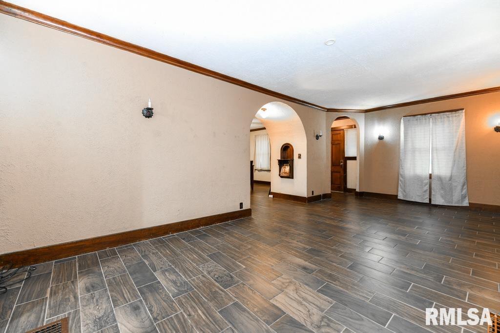 401 East State Street Manito, IL 61546 - Photo 8 of 35 Gallery Image 8