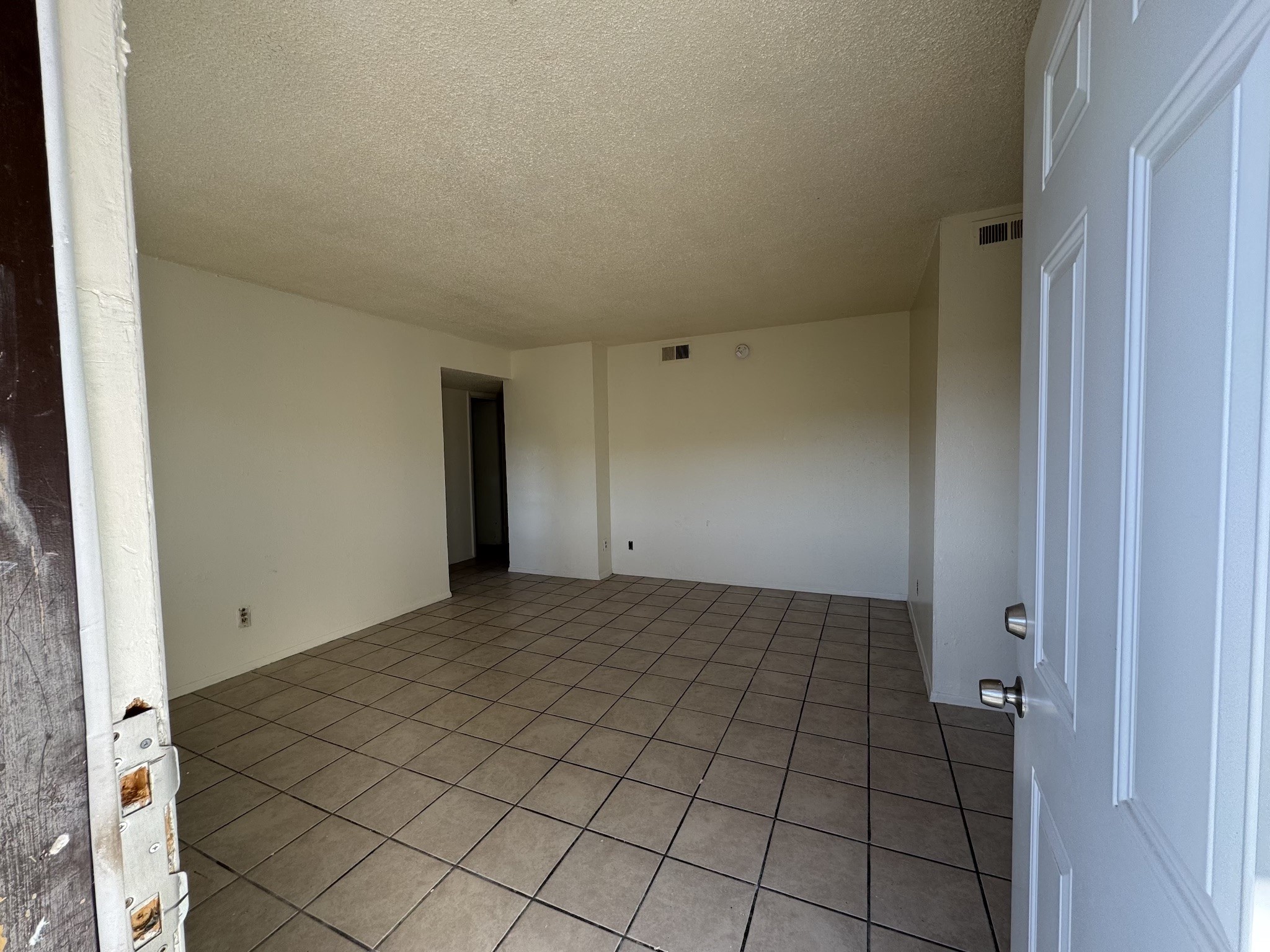 2800 Cerrillos Road, Unit 170 Santa Fe, NM 87507 - Photo 4 of 14 **EXAMPLE PHOTO ONLY. ACTUAL UNIT WILL VARY.**