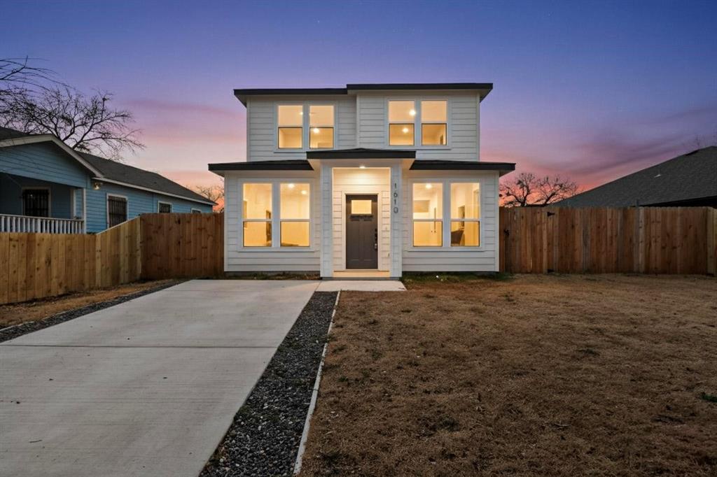 1610 Life Avenue Dallas, TX 75212 - Photo 4 of 38 a house view with a outdoor space