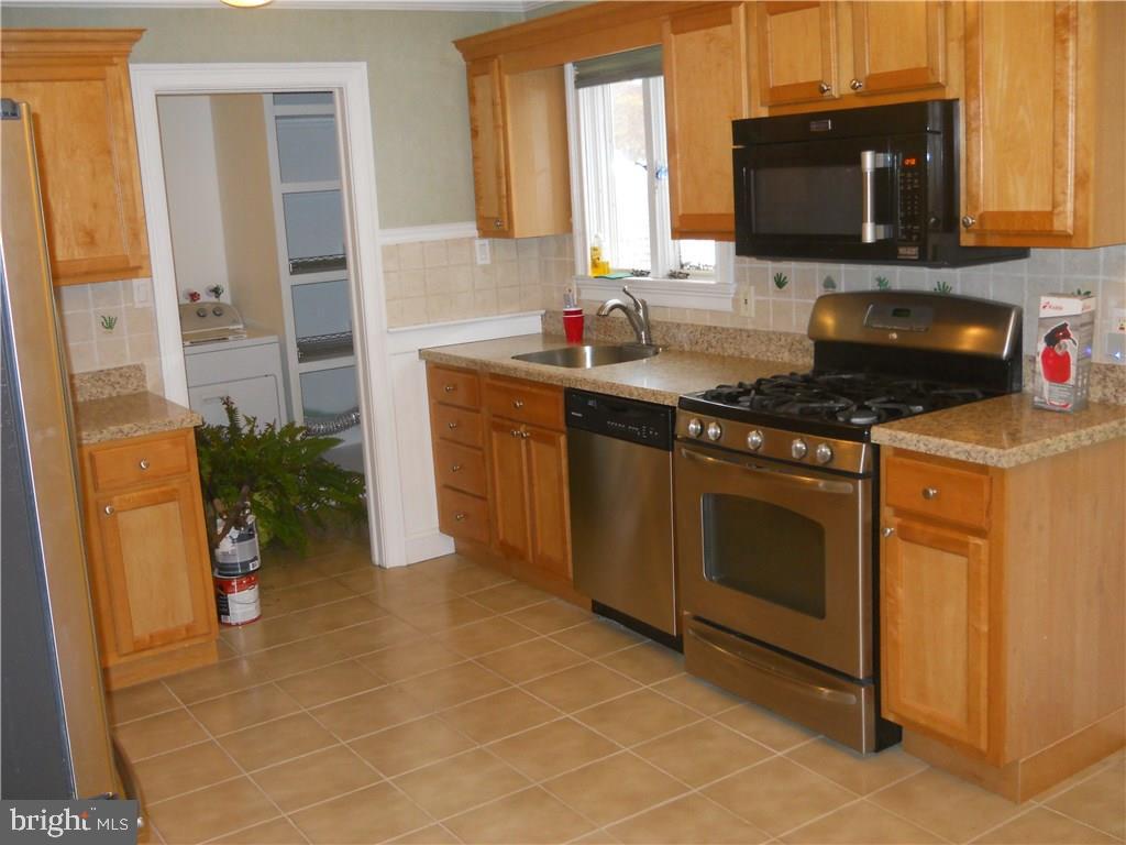 209 Yeoman Road Manahawkin, NJ 08050 - Photo 4 of 14 Gallery Image 4