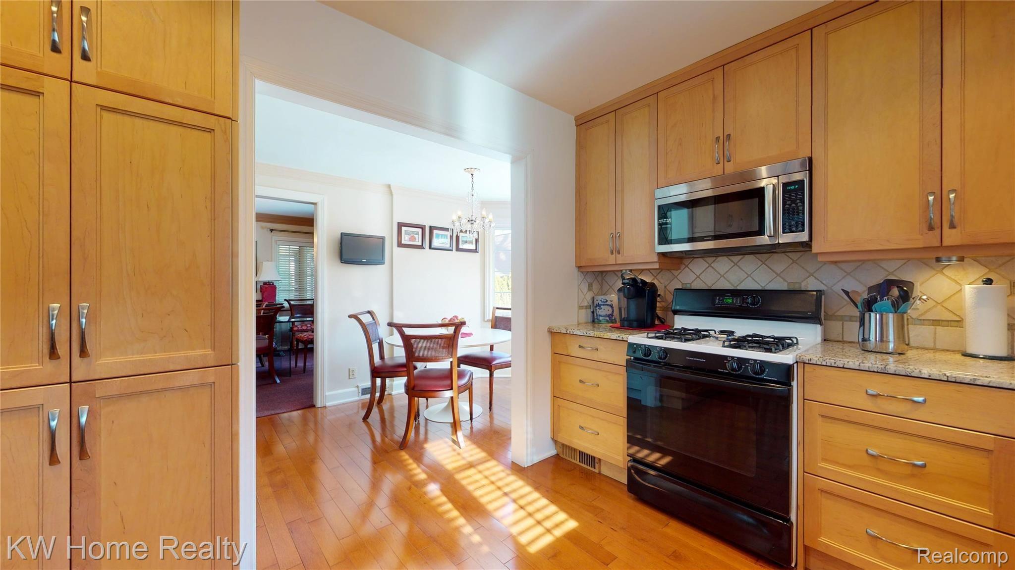 1146 Yorkshire Road Grosse Pointe, MI 48230 - Photo 15 of 39 int-16.jpg-FULL