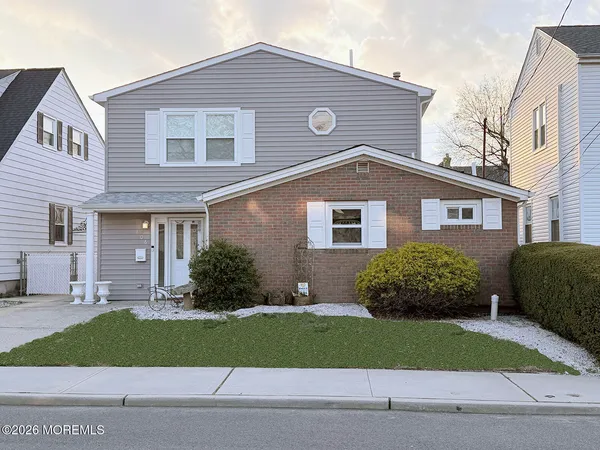 $689,000 | 106 Chingarora Avenue, Keyport, NJ 07735