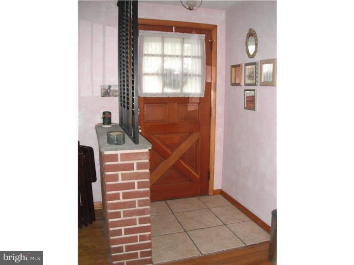 324 California Road Quakertown, PA 18951 - Photo 5 of 23 Foyer