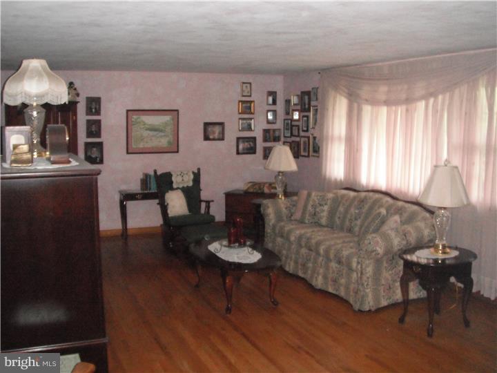 324 California Road Quakertown, PA 18951 - Photo 7 of 23 Living Room