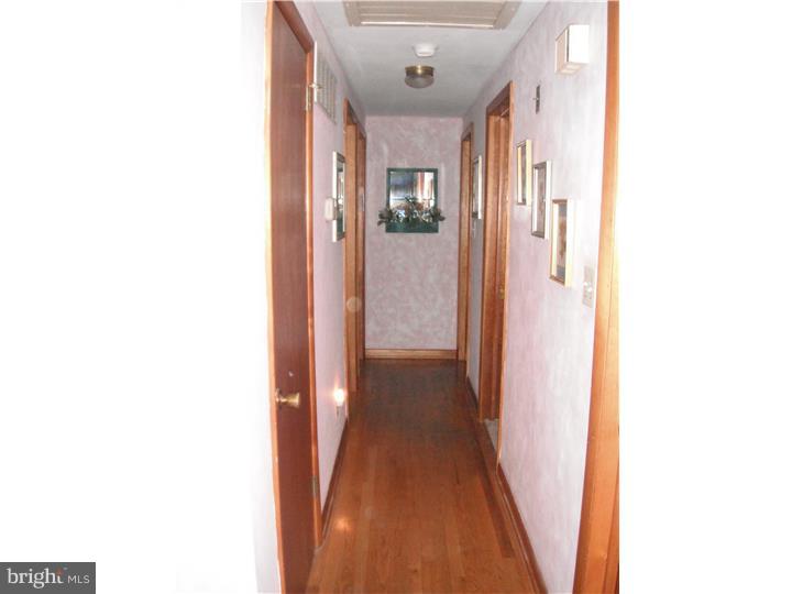 324 California Road Quakertown, PA 18951 - Photo 8 of 23 Hallway