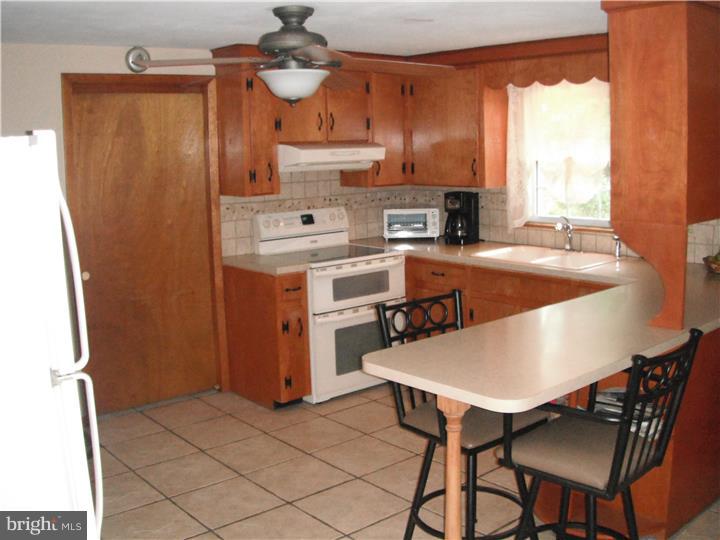 324 California Road Quakertown, PA 18951 - Photo 9 of 23 Kitchen